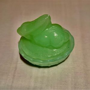 Lillian Vernon Rabbit 2.5”  Jade Green Glass Bunny mini trinket dish TAIWAN